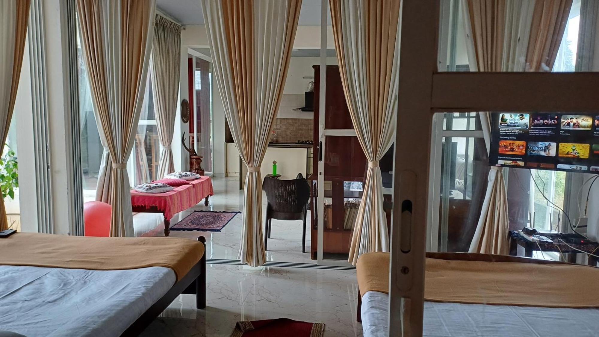 Shi'S Unique & Private 180 Degree Glass House In Pollāchi 외부 사진
