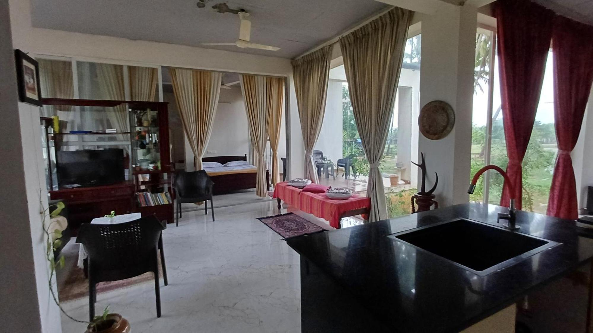 Shi'S Unique & Private 180 Degree Glass House In Pollāchi 외부 사진
