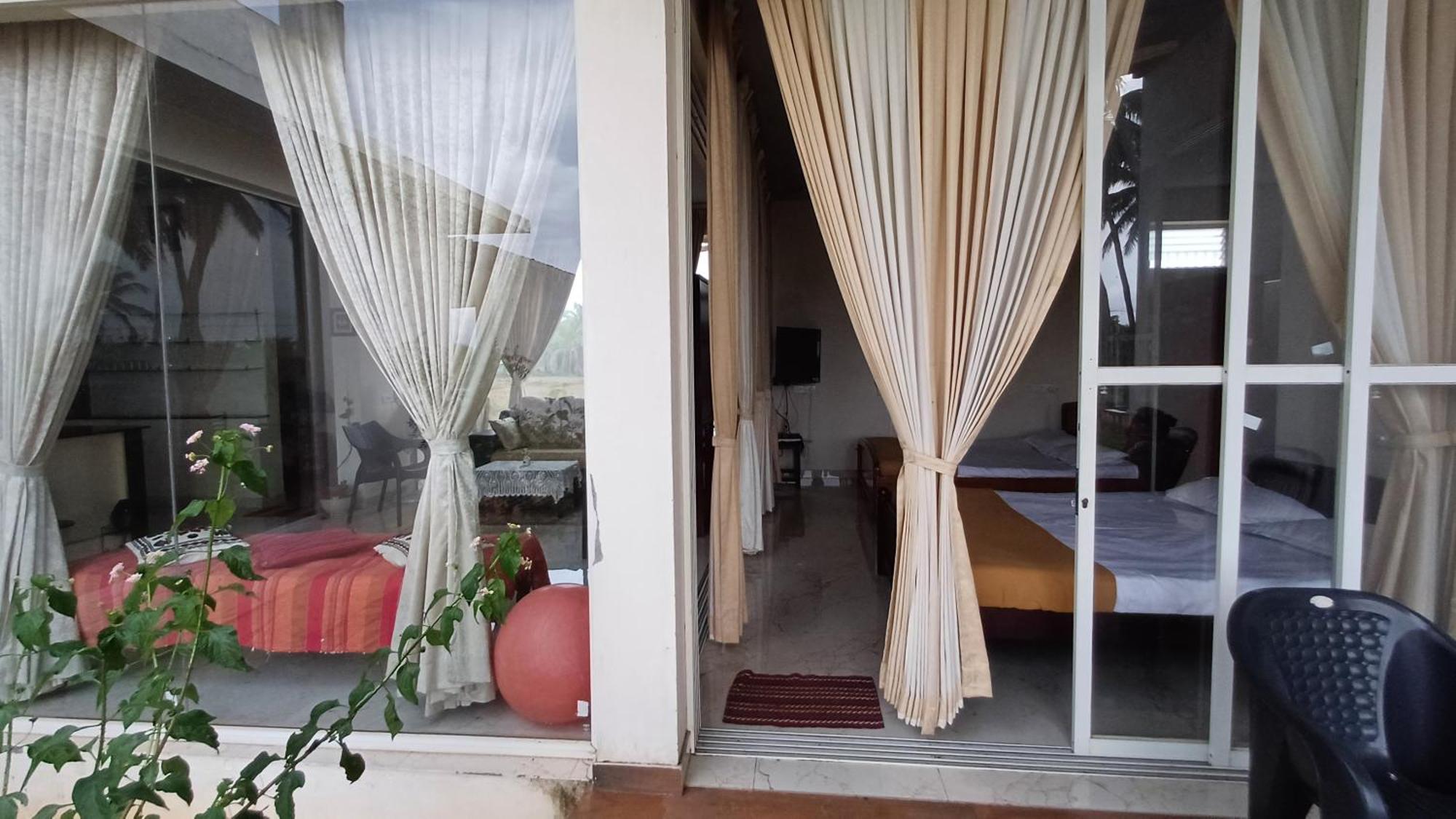 Shi'S Unique & Private 180 Degree Glass House In Pollāchi 외부 사진